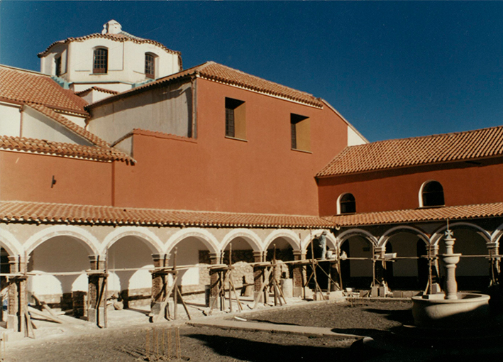 Claustro restaurado del convento de Santo Domingo
